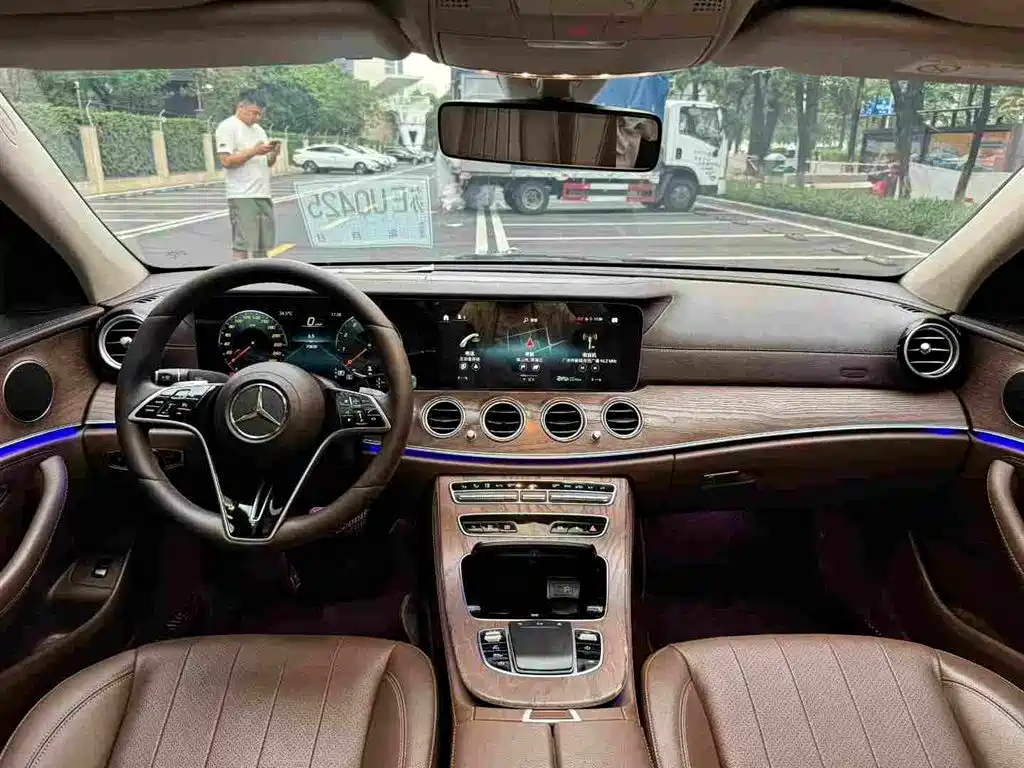 Mercedes-Benz E-Class — миниатюра 7