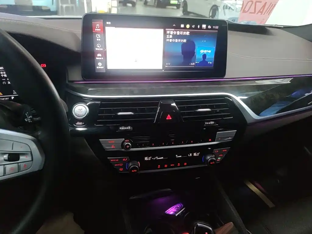 BMW 5 Series — миниатюра 13