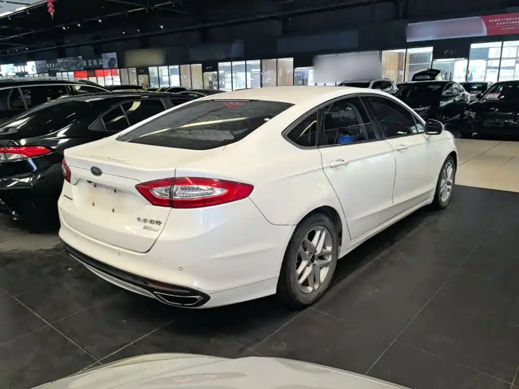 Ford Mondeo — миниатюра 7