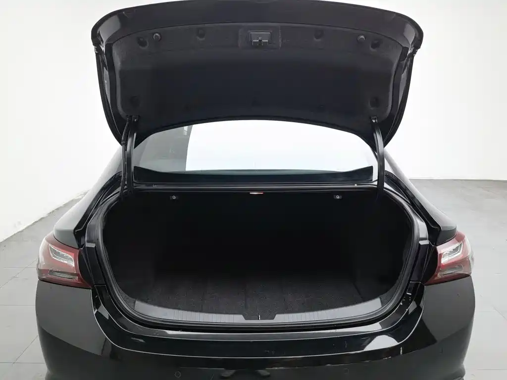 Chevrolet Malibu XL — миниатюра 16