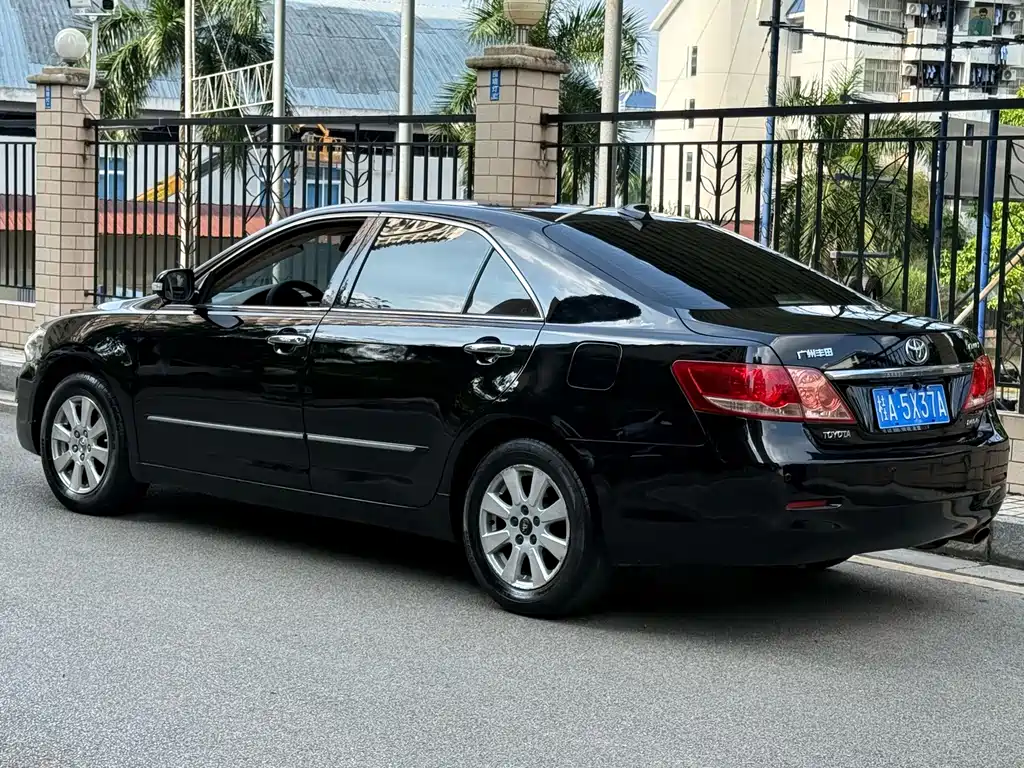 Toyota Camry — миниатюра 3