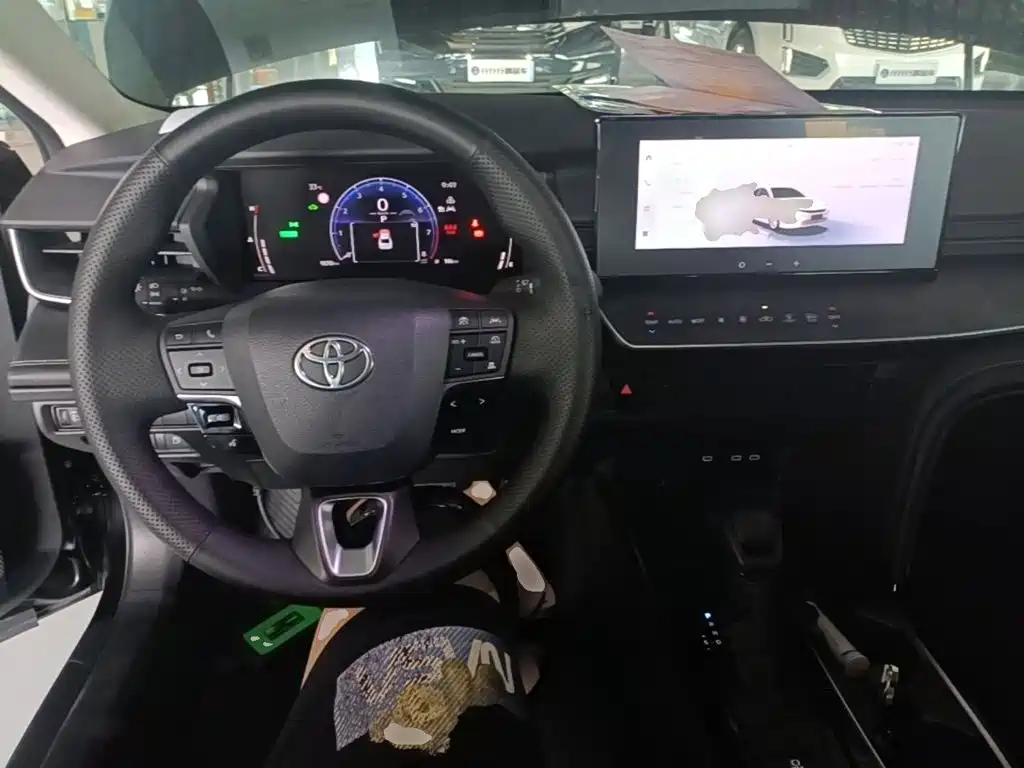 Toyota Camry — миниатюра 10