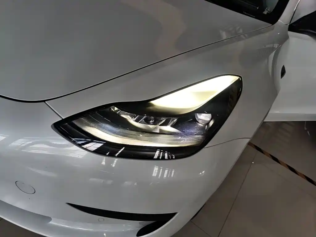 Tesla Model 3 — миниатюра 24