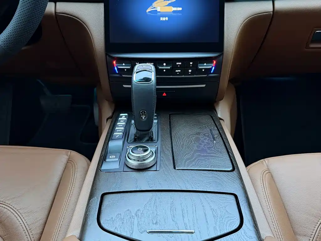 Maserati Quattroporte — миниатюра 9