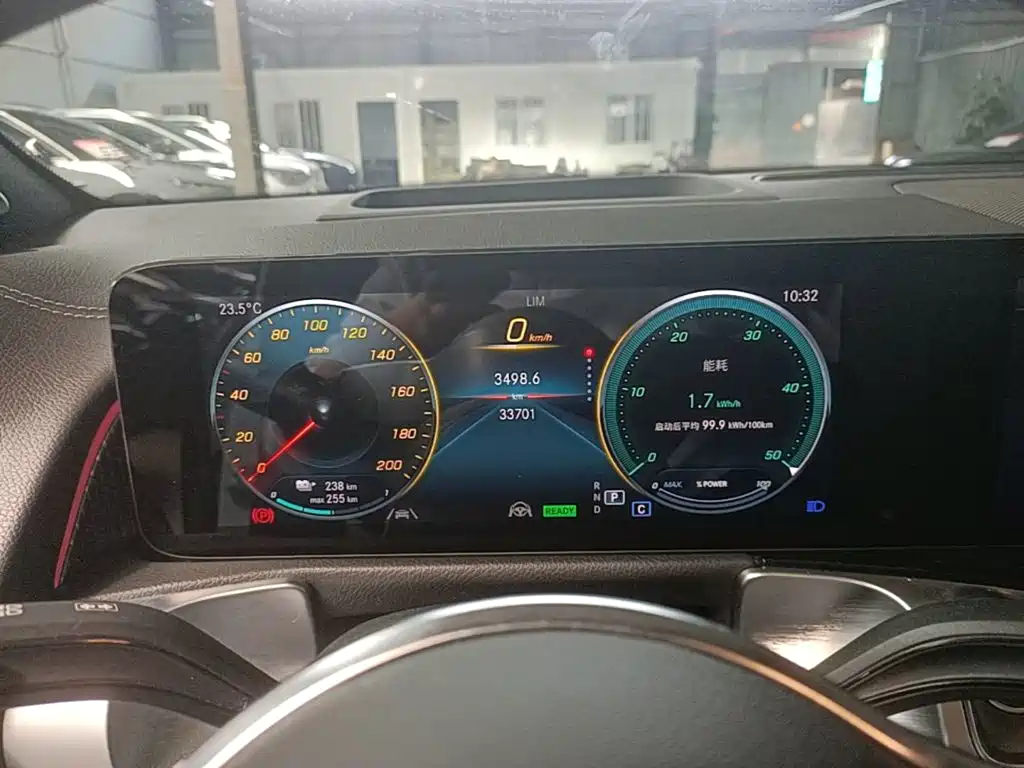 Mercedes-Benz EQB — миниатюра 12
