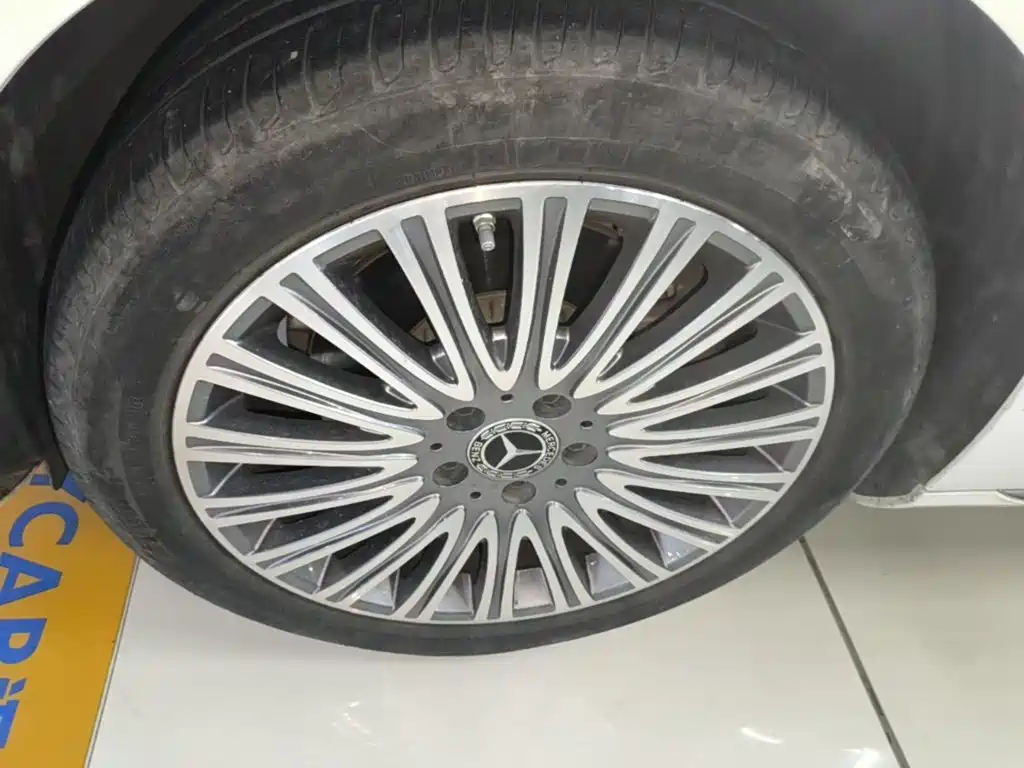 Mercedes-Benz E-Class — миниатюра 23