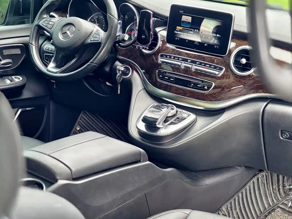 Mercedes-Benz V-Class — миниатюра 10
