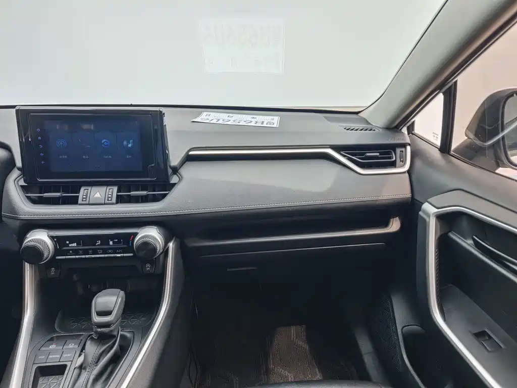 Toyota RAV4 — миниатюра 12