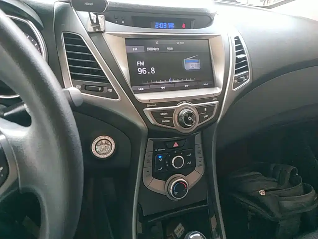 Hyundai Elantra Langdong — миниатюра 13