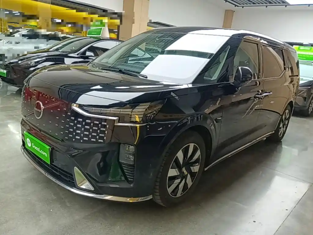 Volvo EM90 2025 Ultra мест