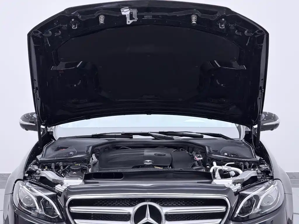 Mercedes-Benz E-Class — миниатюра 10