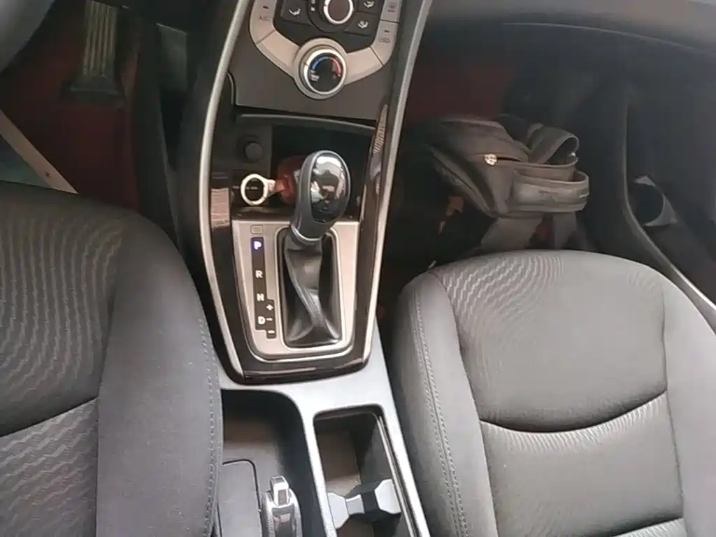 Hyundai Elantra Langdong — миниатюра 14