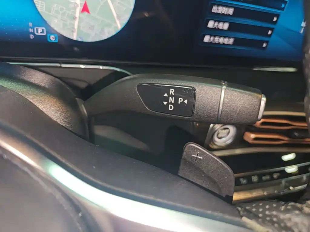 Mercedes-Benz EQC — миниатюра 14