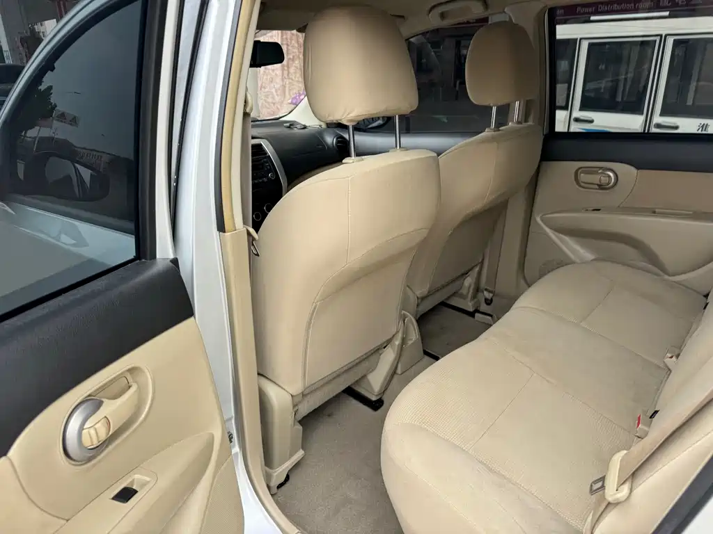 Nissan Livina — миниатюра 4