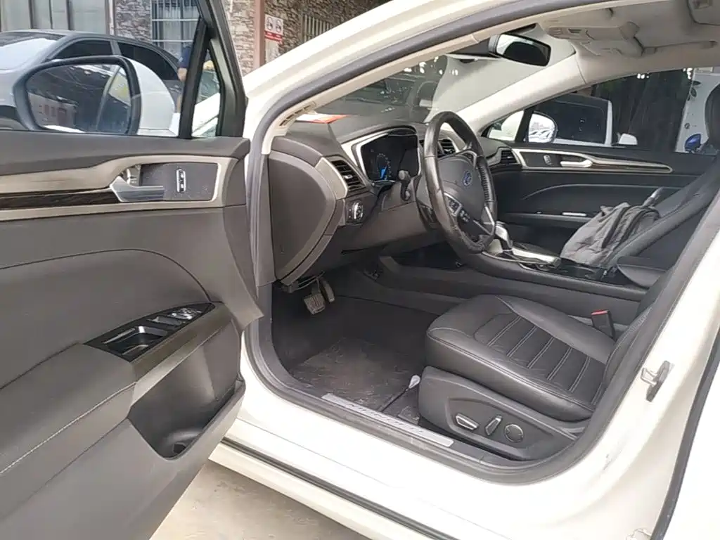Ford Mondeo — миниатюра 16