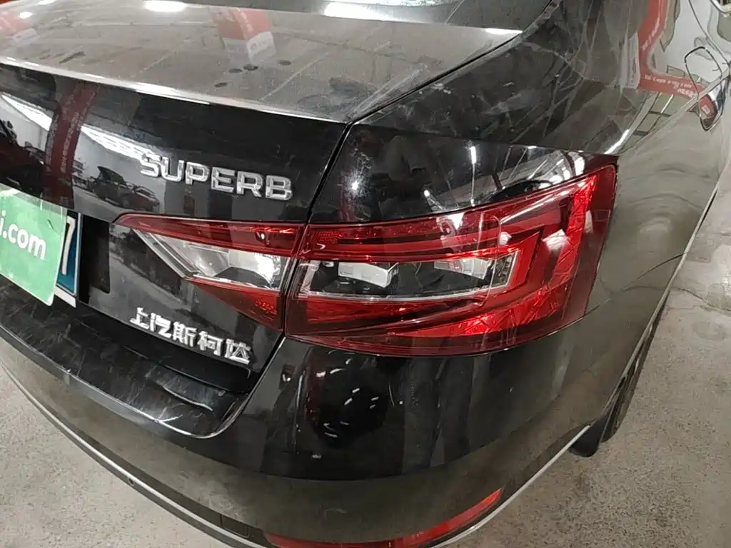 Skoda Superb — миниатюра 8