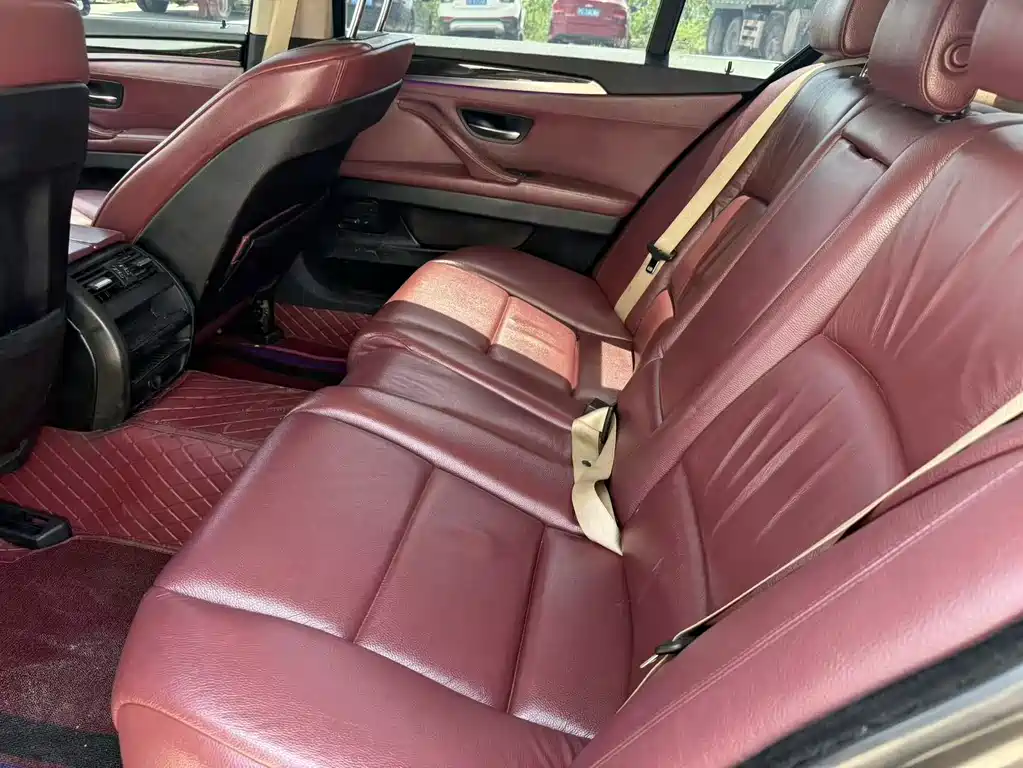 BMW 5 Series — миниатюра 6