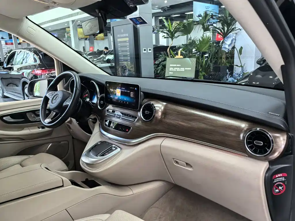 Mercedes-Benz V-Class — миниатюра 11