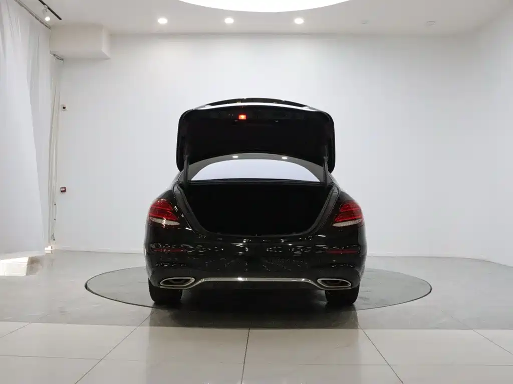 Mercedes-Benz E-Class — миниатюра 9
