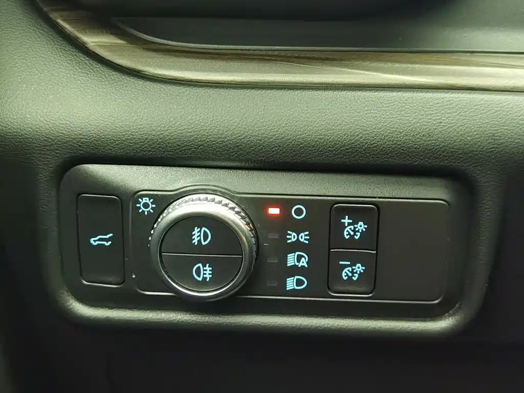 Ford Explorer — миниатюра 21