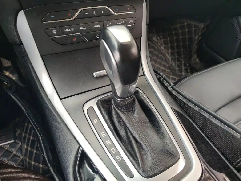 Ford Edge — миниатюра 10