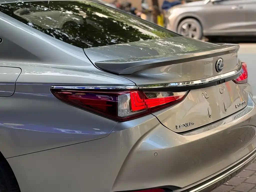Lexus ES — миниатюра 5