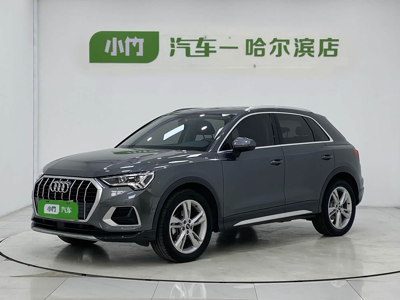 Audi Q3 1.4 л 2023 г. Серебристо-серый, пробег 25000 км