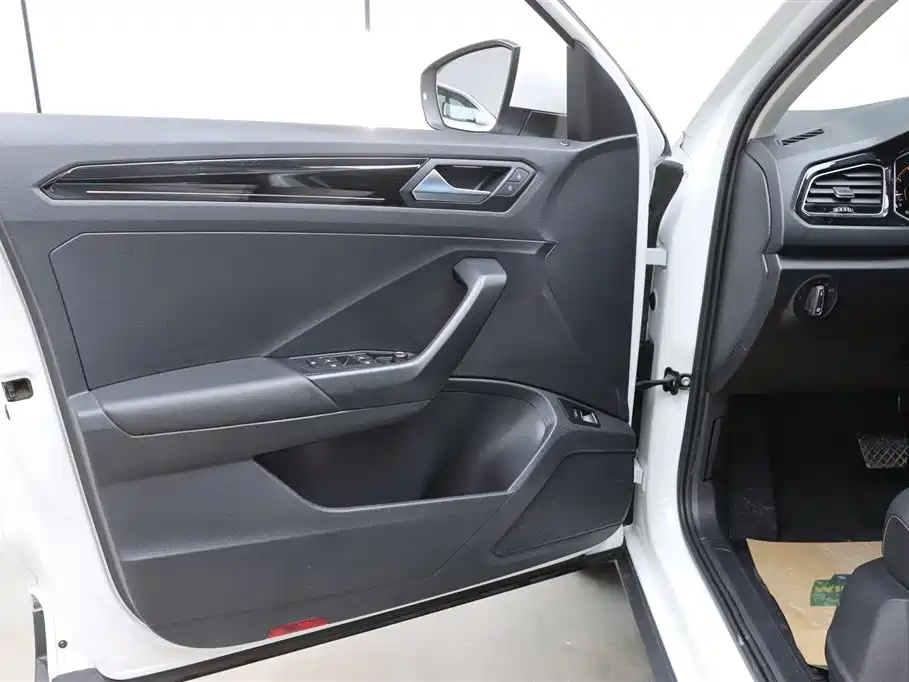 VOLKSWAGEN T ROC EXPLORING SONGS