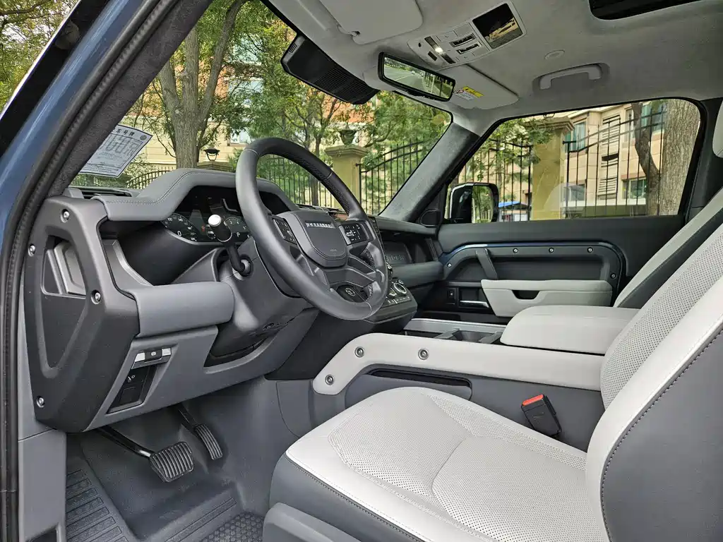 Land Rover Defender — миниатюра 6