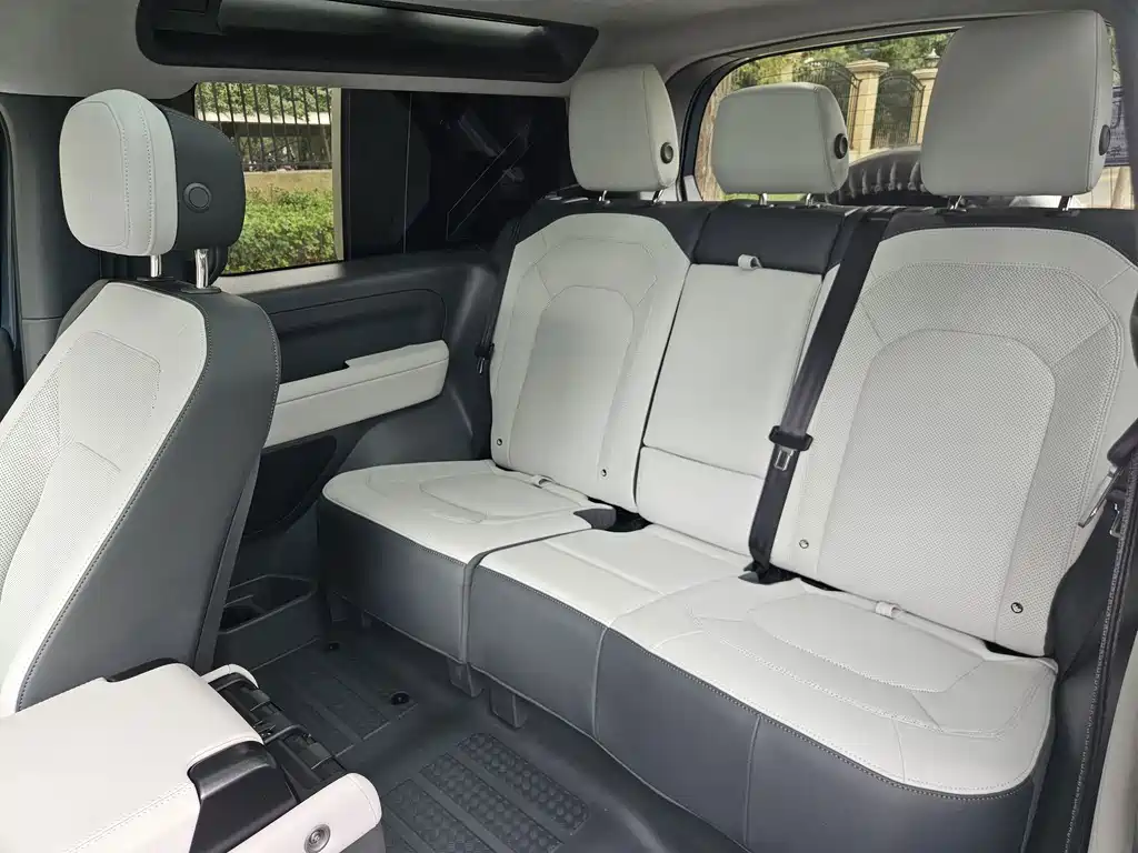 Land Rover Defender — миниатюра 17