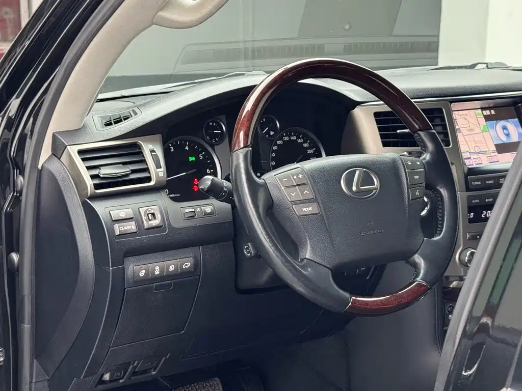 Lexus LX — миниатюра 11