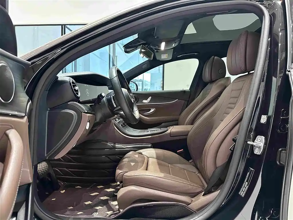 Mercedes-Benz E-Class — миниатюра 4