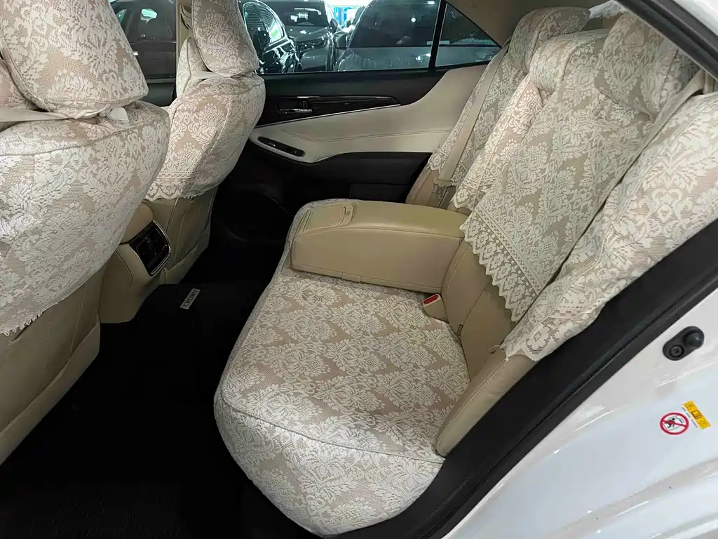 Toyota Crown — миниатюра 6