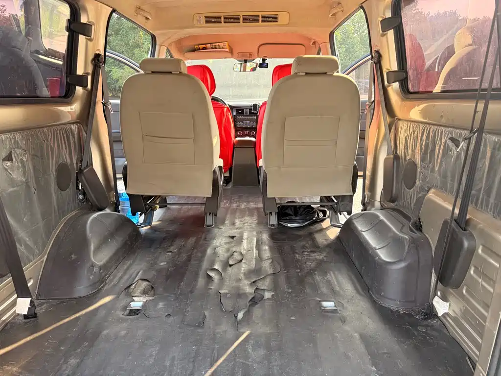 Wuling Rongguang V — миниатюра 7