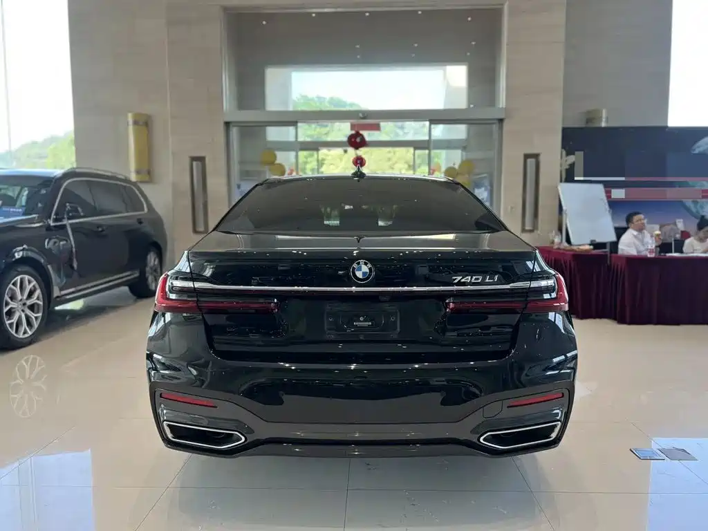 BMW 7 Series — миниатюра 10