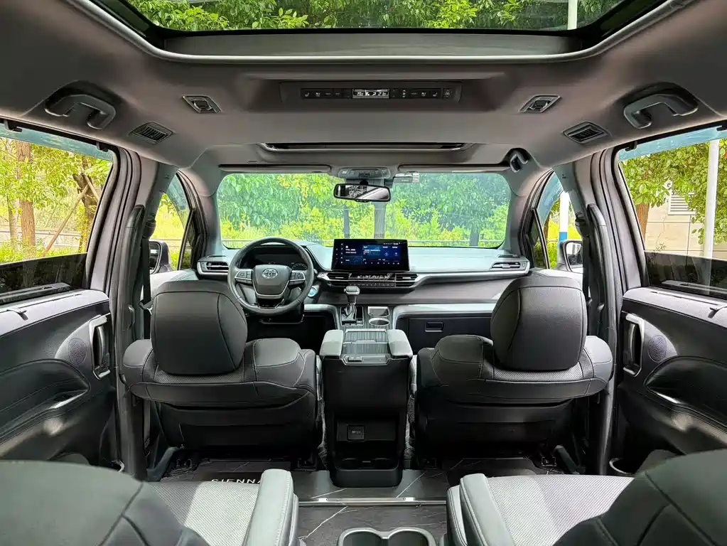 Toyota Sienna — миниатюра 9
