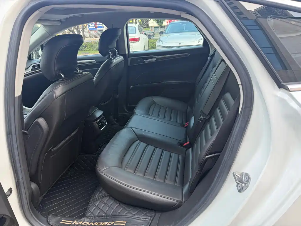 Ford Mondeo — миниатюра 8