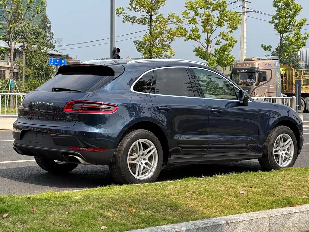 Porsche Macan — миниатюра 13