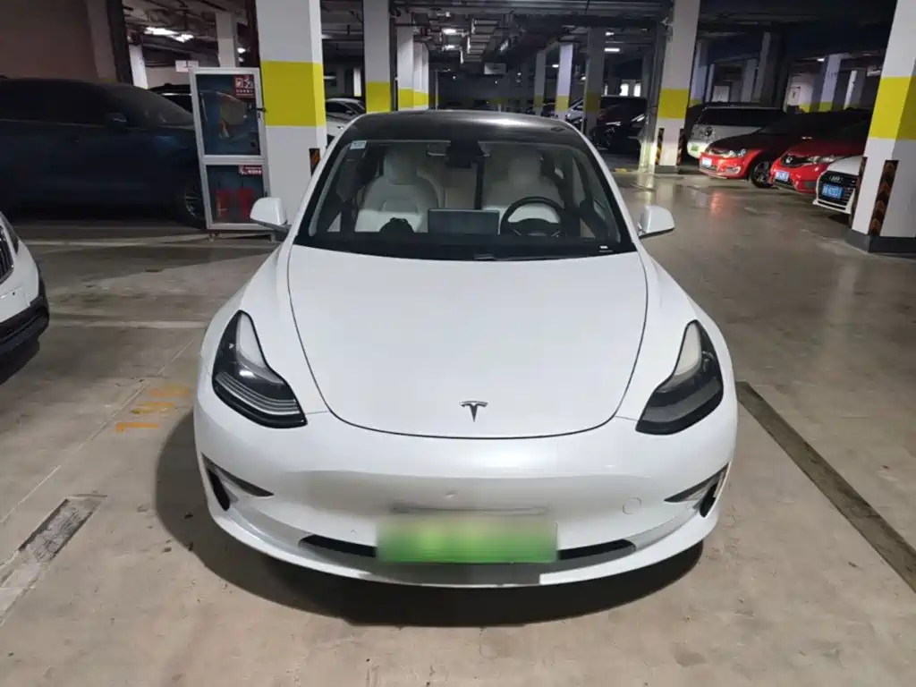 Tesla Model 3 — миниатюра 3