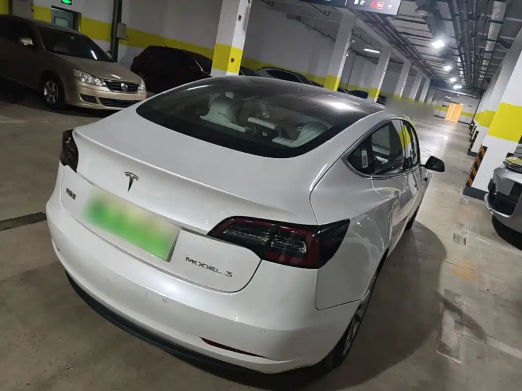 Tesla Model 3 — миниатюра 7