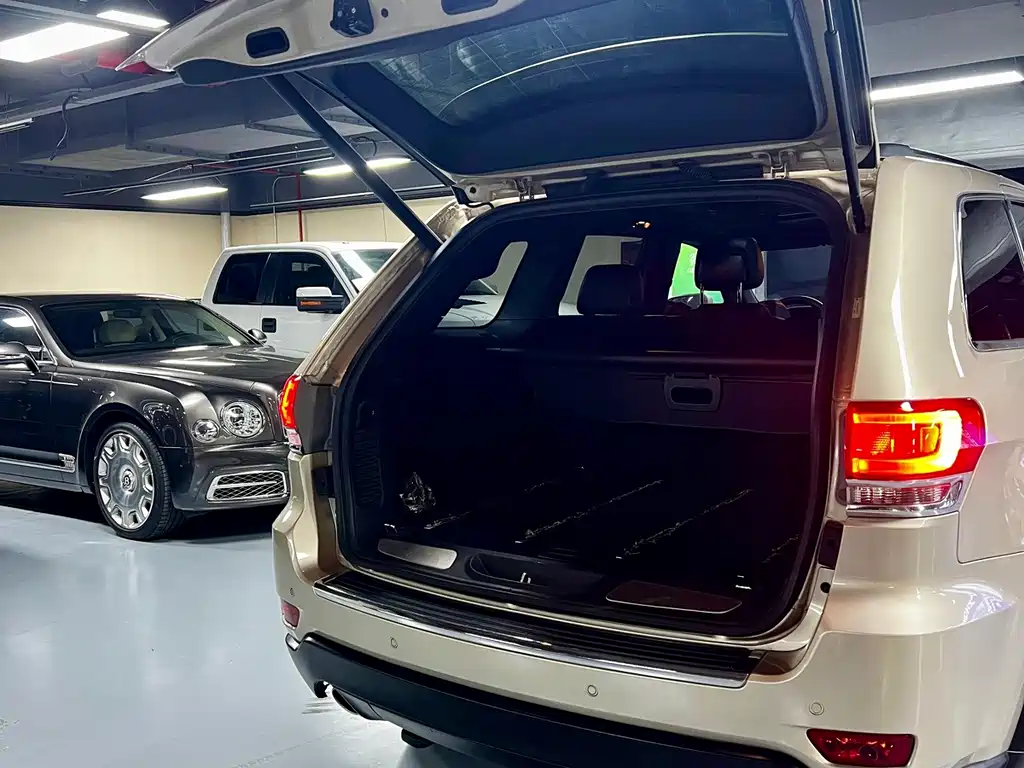 Jeep Grand Cherokee (Import) — миниатюра 20