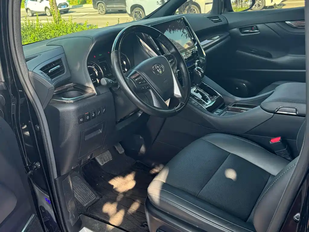 Toyota Vellfire — миниатюра 4