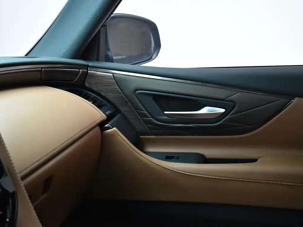 Toyota Alphard — миниатюра 13