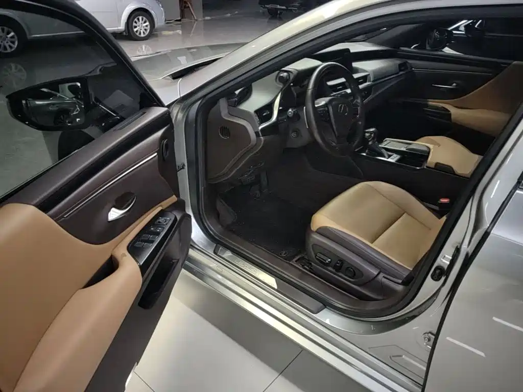 Lexus ES — миниатюра 16
