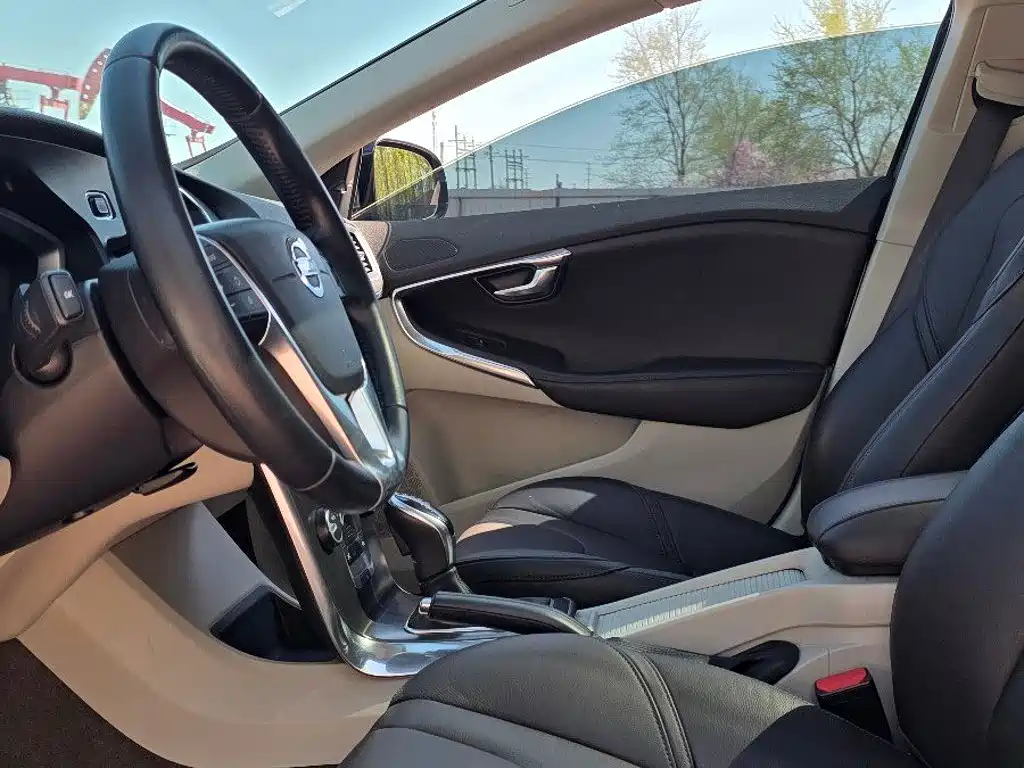 Volvo V40 — миниатюра 5