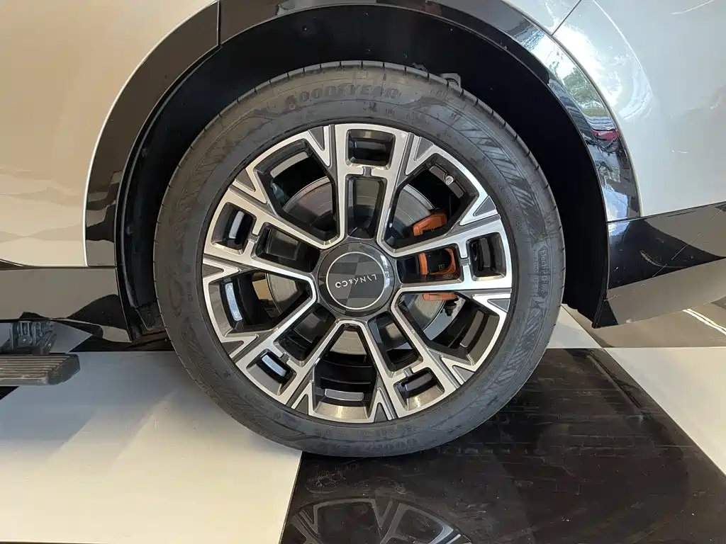 Lynk & Co 900 — миниатюра 11