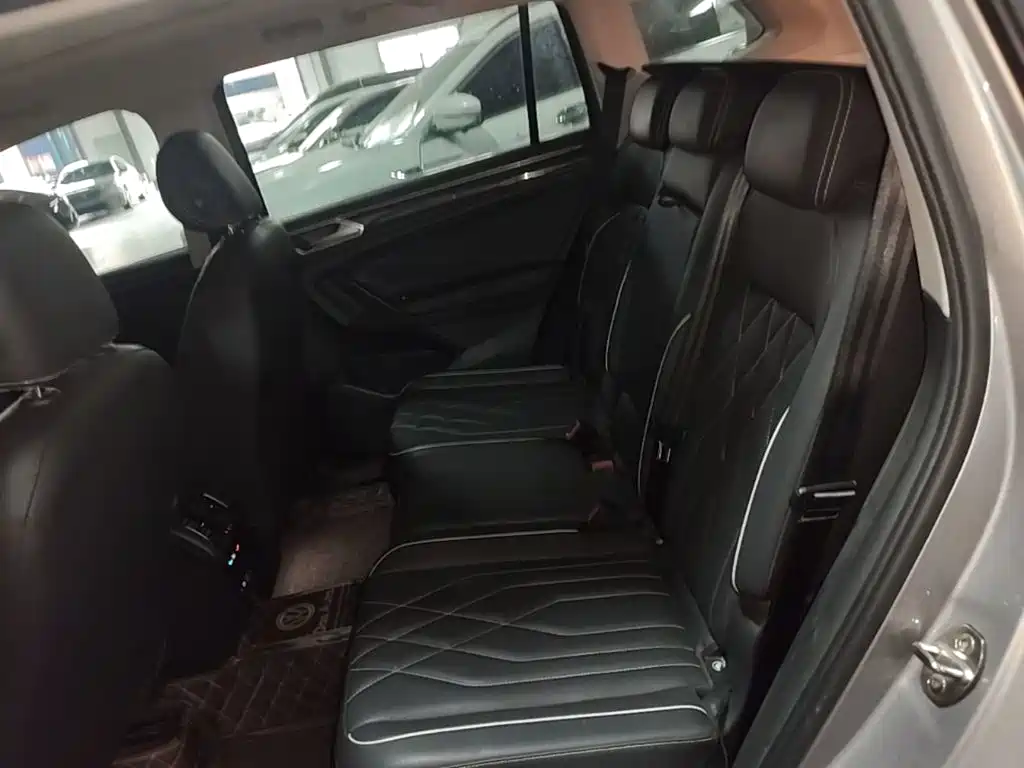 Volkswagen Tiguan L PHEV — миниатюра 17