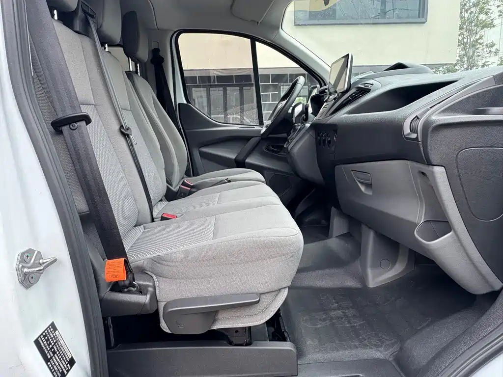 Ford Tourneo — миниатюра 10