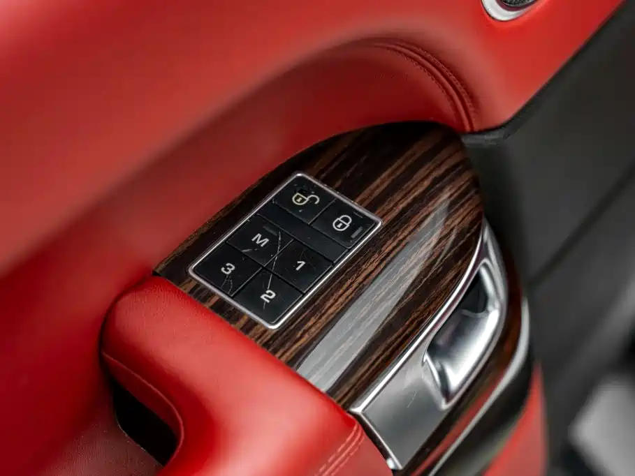 Land Rover Range Rover — миниатюра 14
