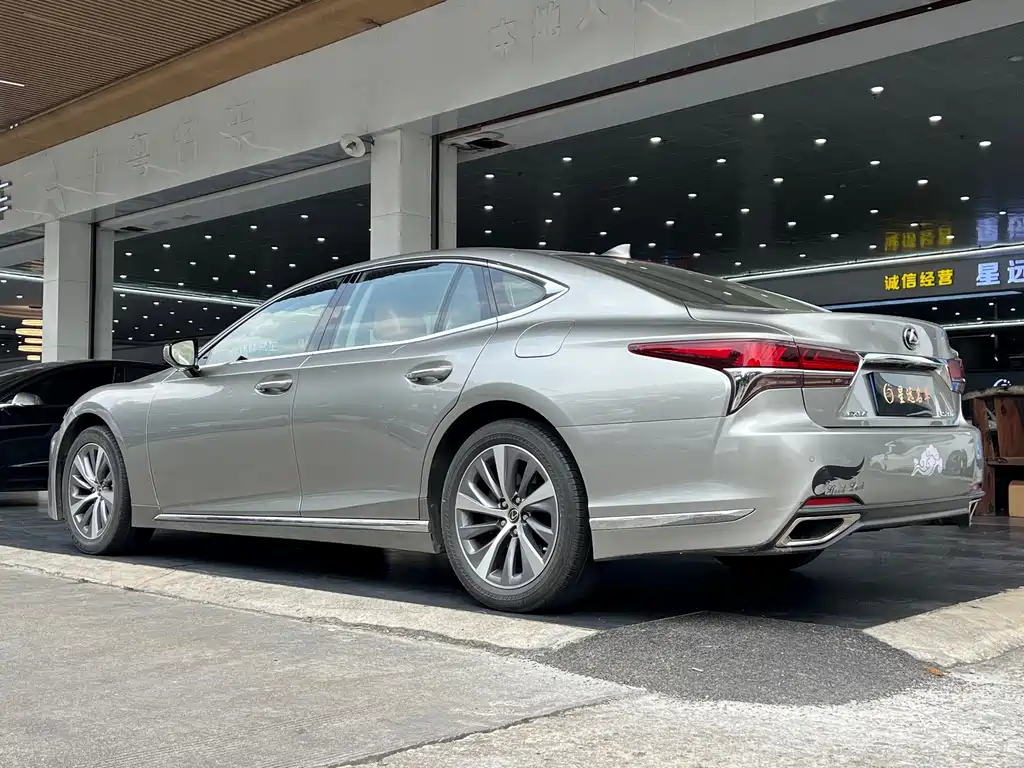 Lexus LS — миниатюра 14